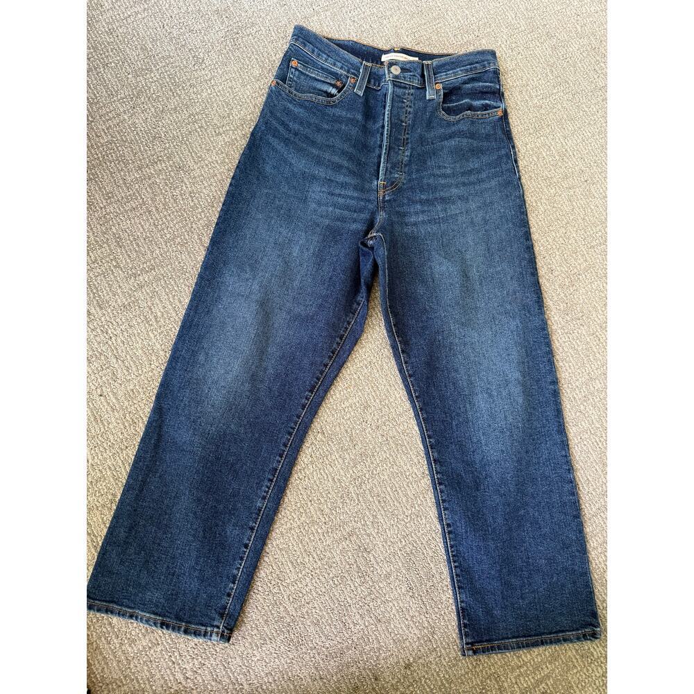 Levi’s Ribcage Straight Ankle Jeans. Like new without tags.